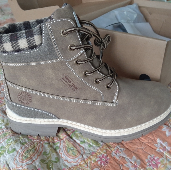 New Ladies Boots - Picture 2 of 4